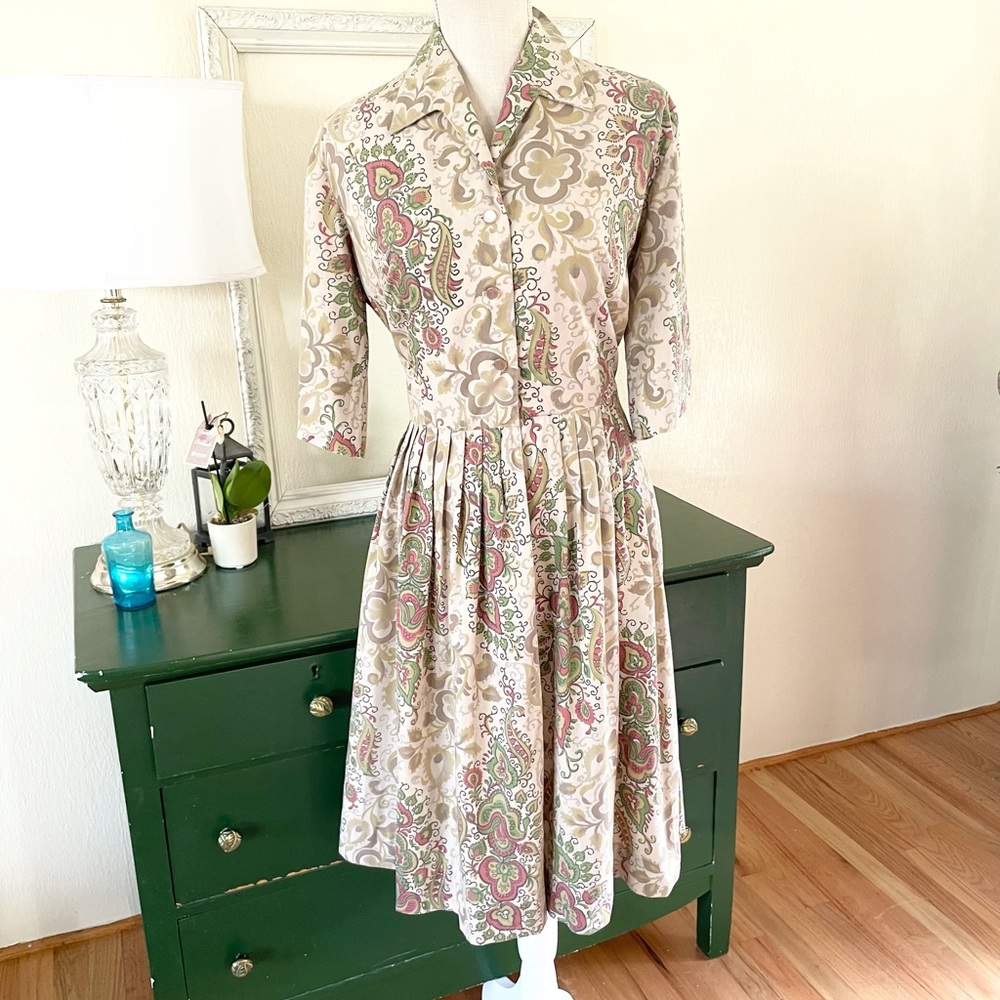Vintage 40-50’ House Dress soft and comfy pretty